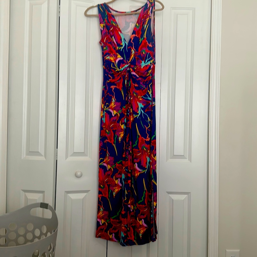 Maxi sleeveless dress.